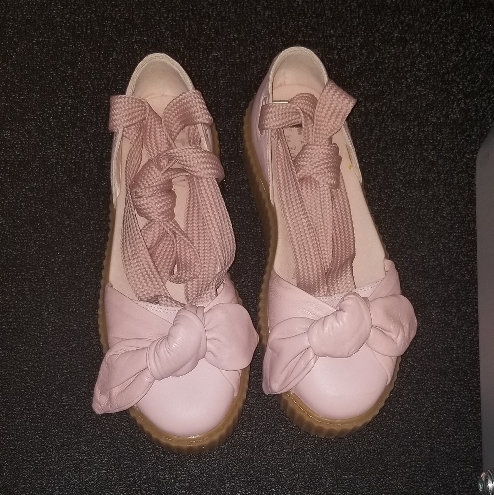 Shoes - Picture 1 of 3